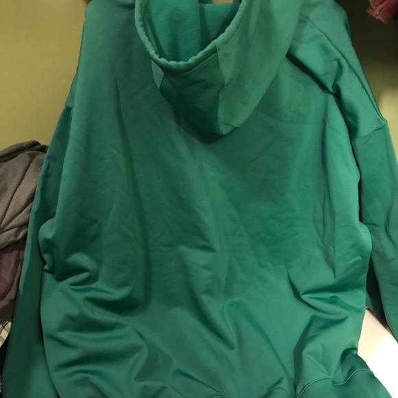 Men’s brand new w/o tags Celtics sweatshirt - Picture 2 of 3